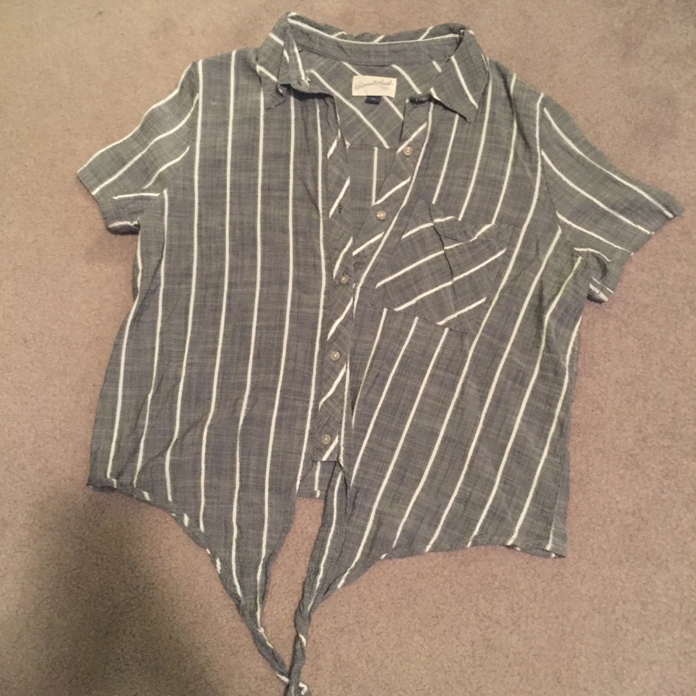 🎀 3 for 9 🎀 Tie front button down crop